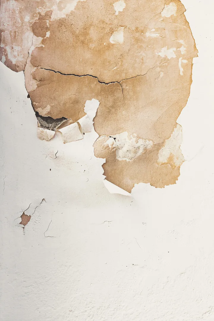 Interior Decorator for Algarve Home Rentals fragile decor